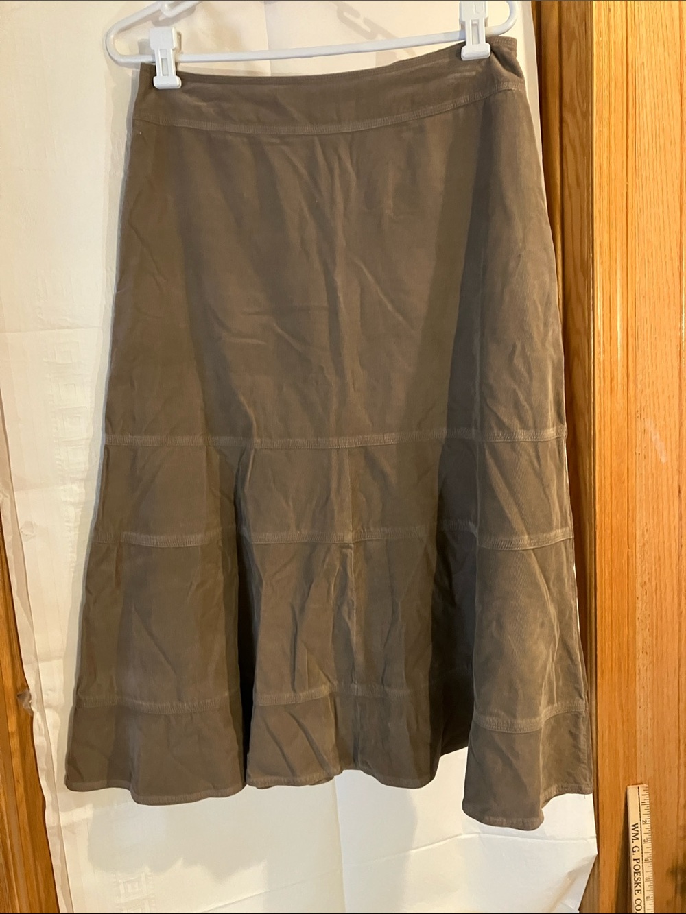 Christopher Banks Women’s 8 Khaki Casual Mid Skirt w/invisible side zipper.